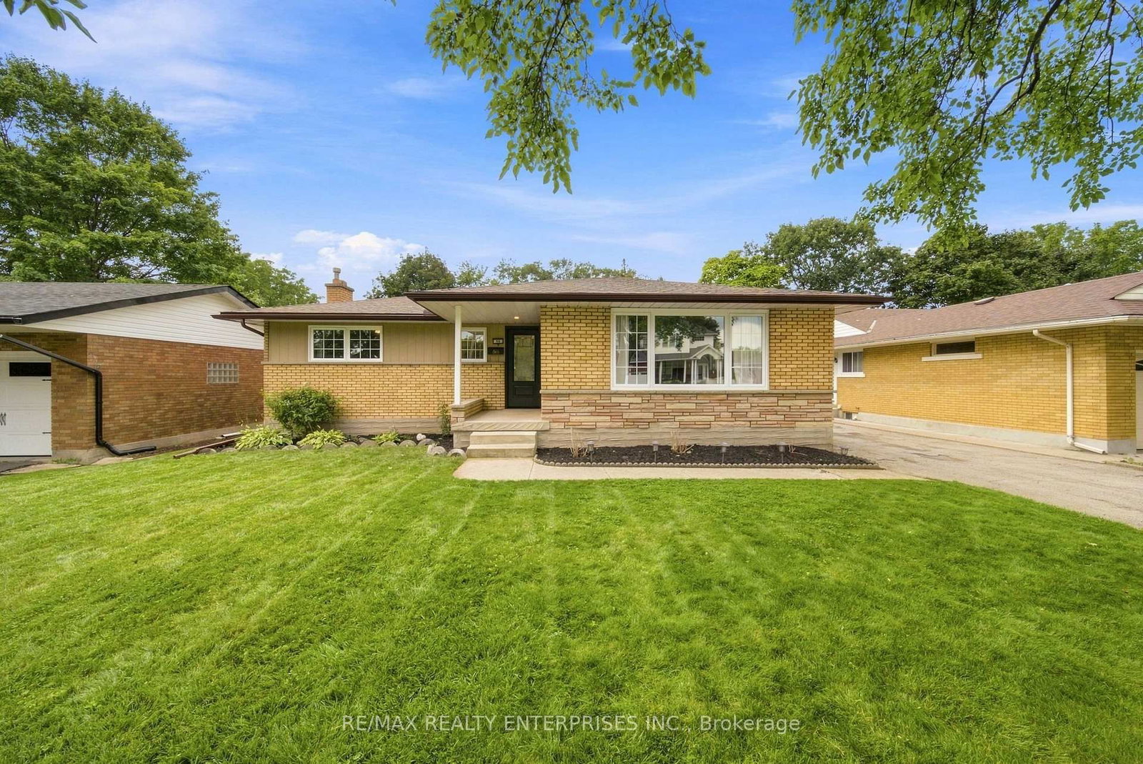56 Alexander Avenue • Cambridge, ON photo 3