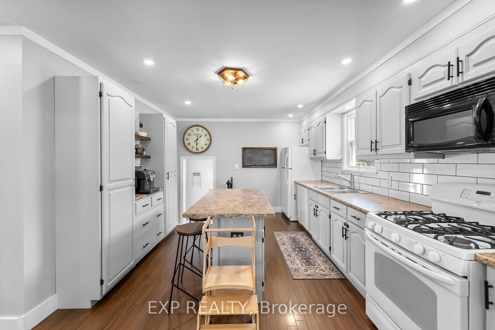 14 Mcdonald Avenue • Thorold, ON photo 2
