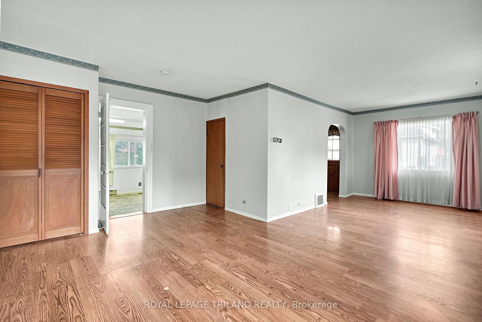 15 Antrim Street • St. Thomas, ON photo 6