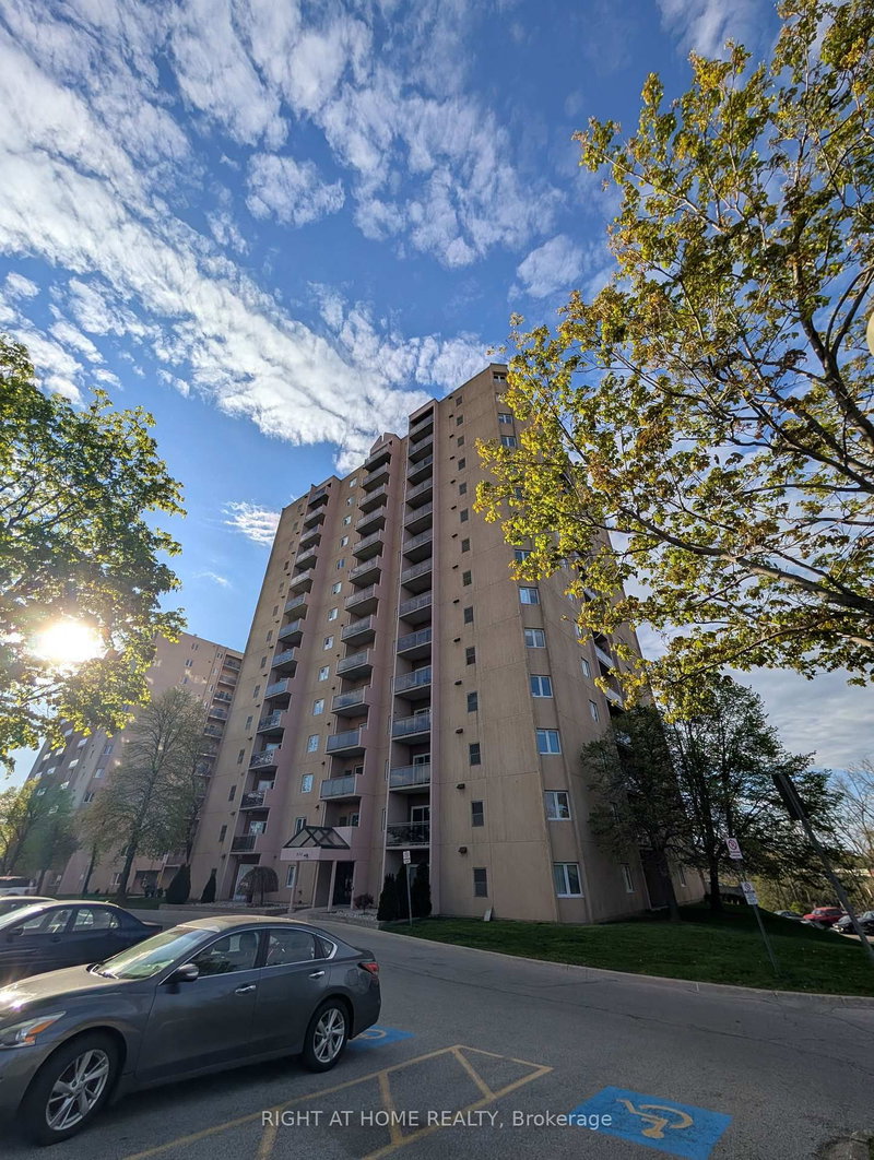 408 - 860 Commissioners Road E