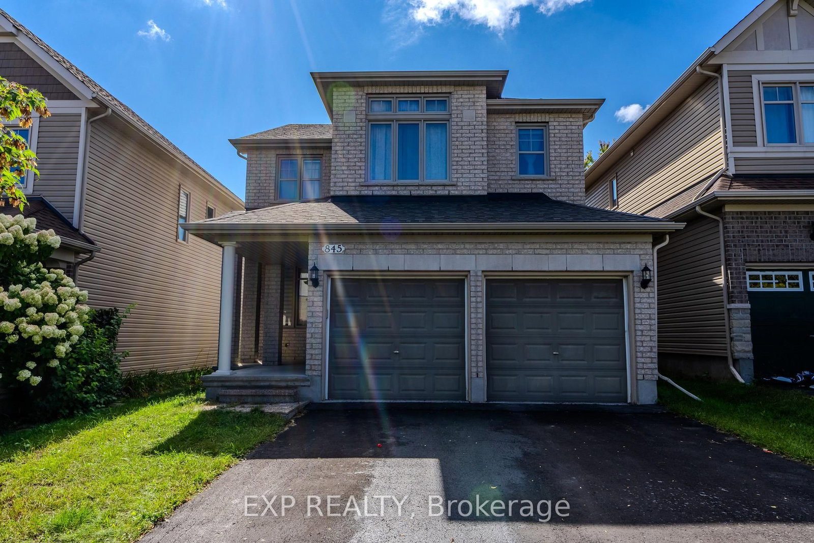 Front view of 845 Contour Street, Ottawa