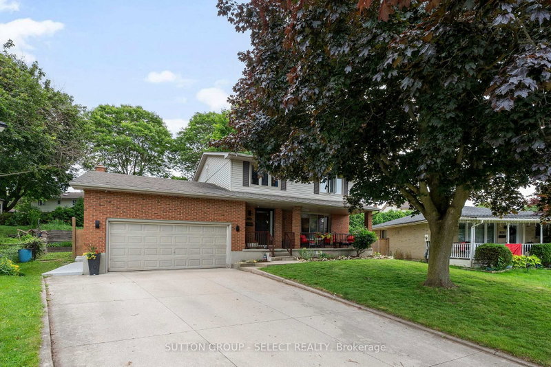 286 Highview Crescent
