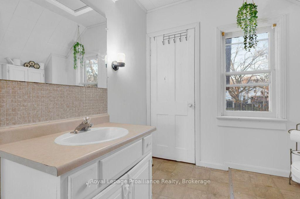 431 Main Street • Deseronto, ON photo 24