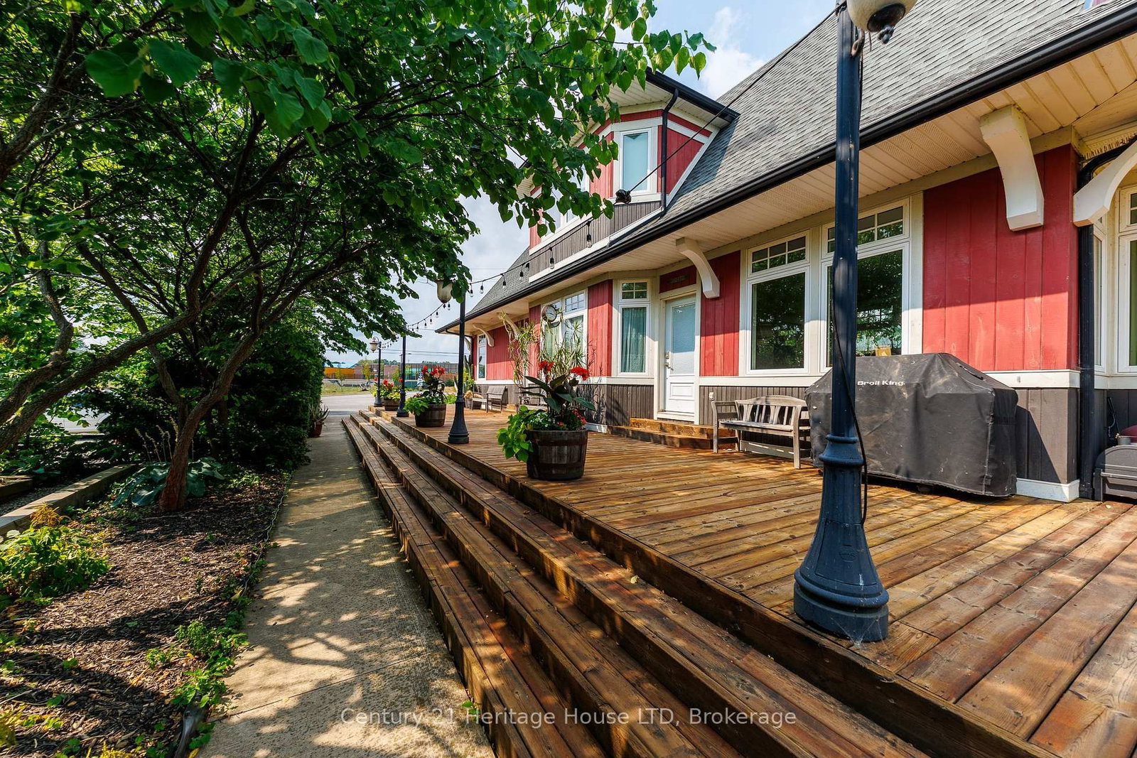 134 Albany Street • Fort Erie, ON photo 5