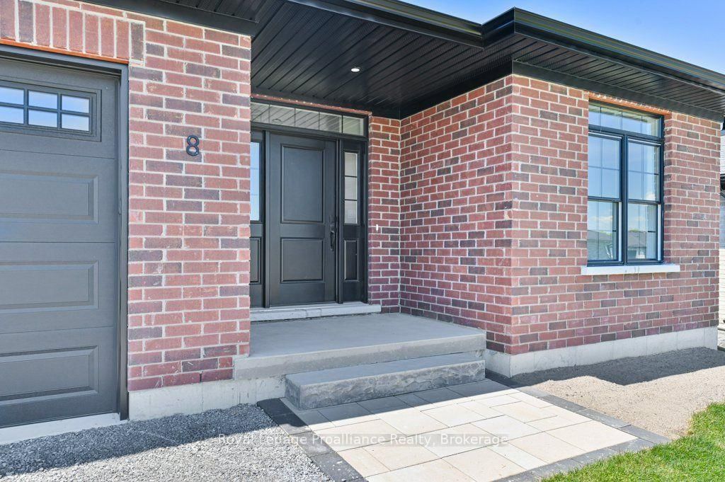 8 Dunmor Street • Stirling, ON photo 4