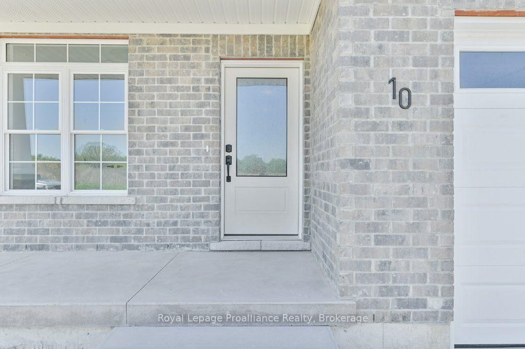 10 Dunmor Street • Stirling, ON photo 5