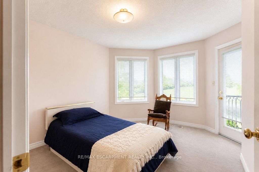 33 Maryvale Avenue • Hamilton, ON photo 18