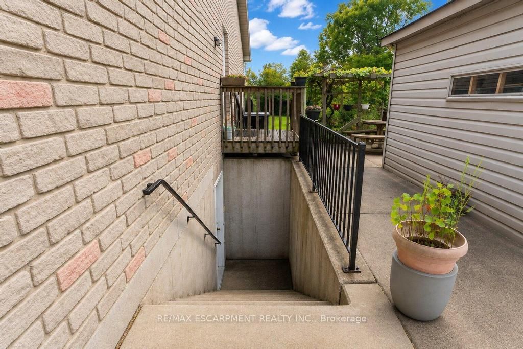 33 Maryvale Avenue • Hamilton, ON photo 28