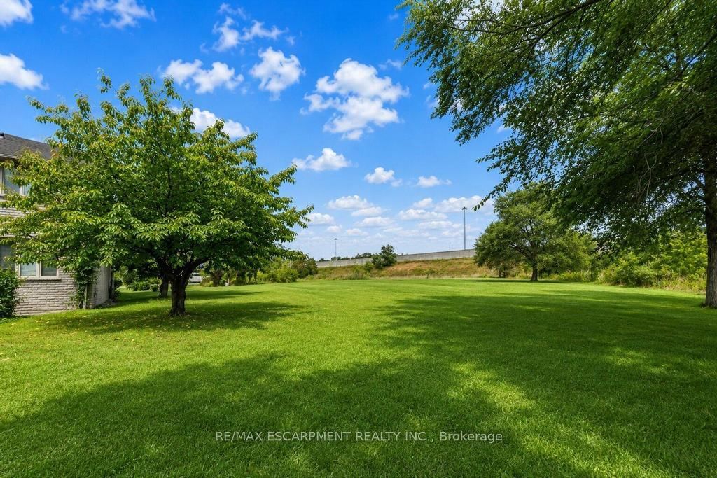 33 Maryvale Avenue • Hamilton, ON photo 32