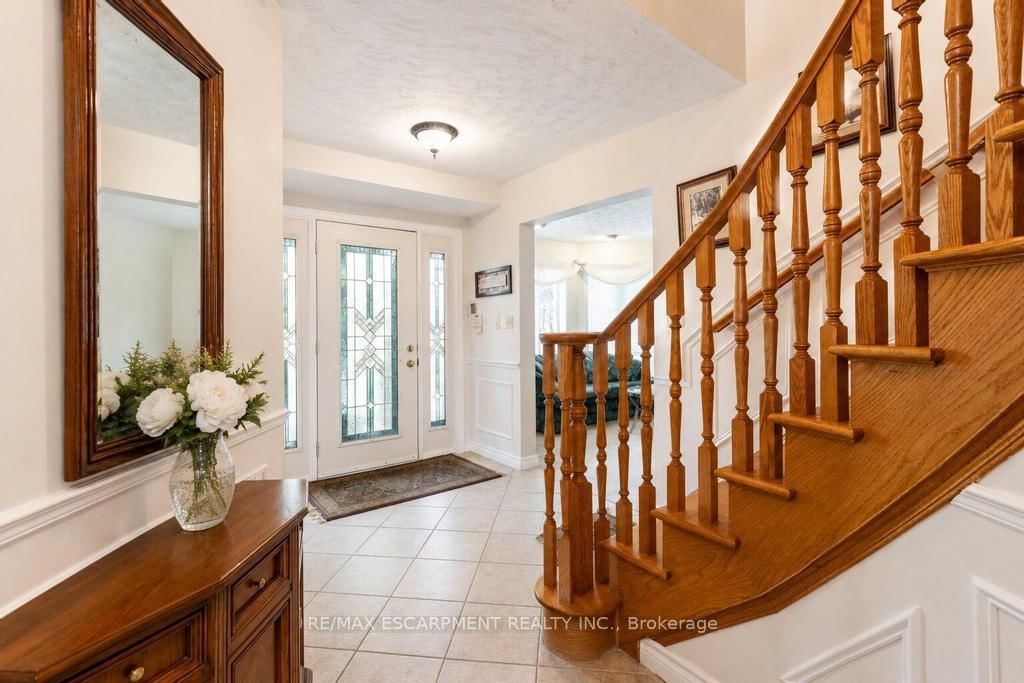33 Maryvale Avenue • Hamilton, ON photo 4