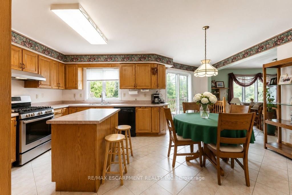 33 Maryvale Avenue • Hamilton, ON photo 9