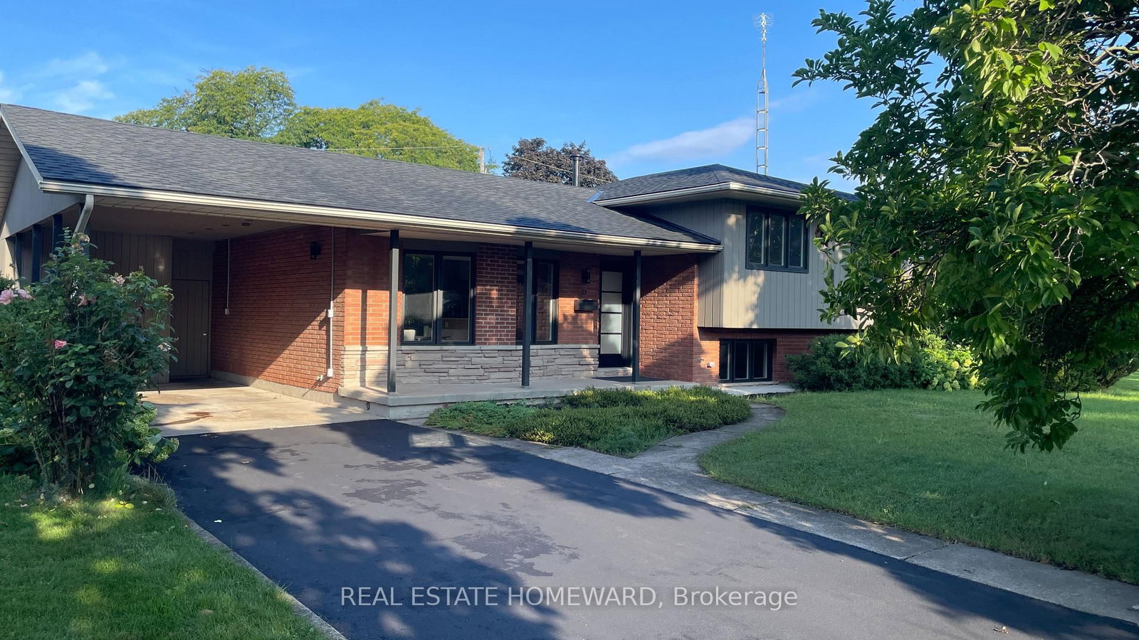 33 Strathcona Drive • St. Catharines, ON photo 1