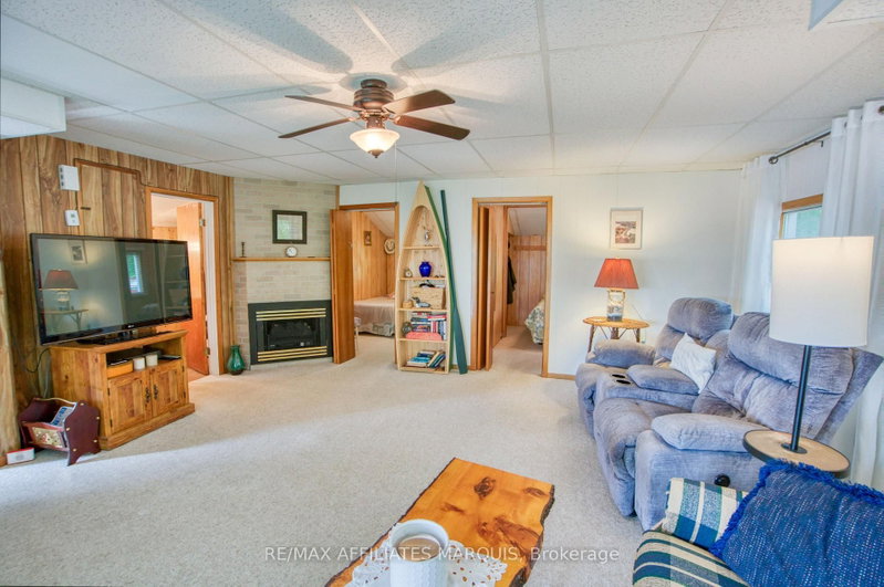 54 Thompson Lane photo 4