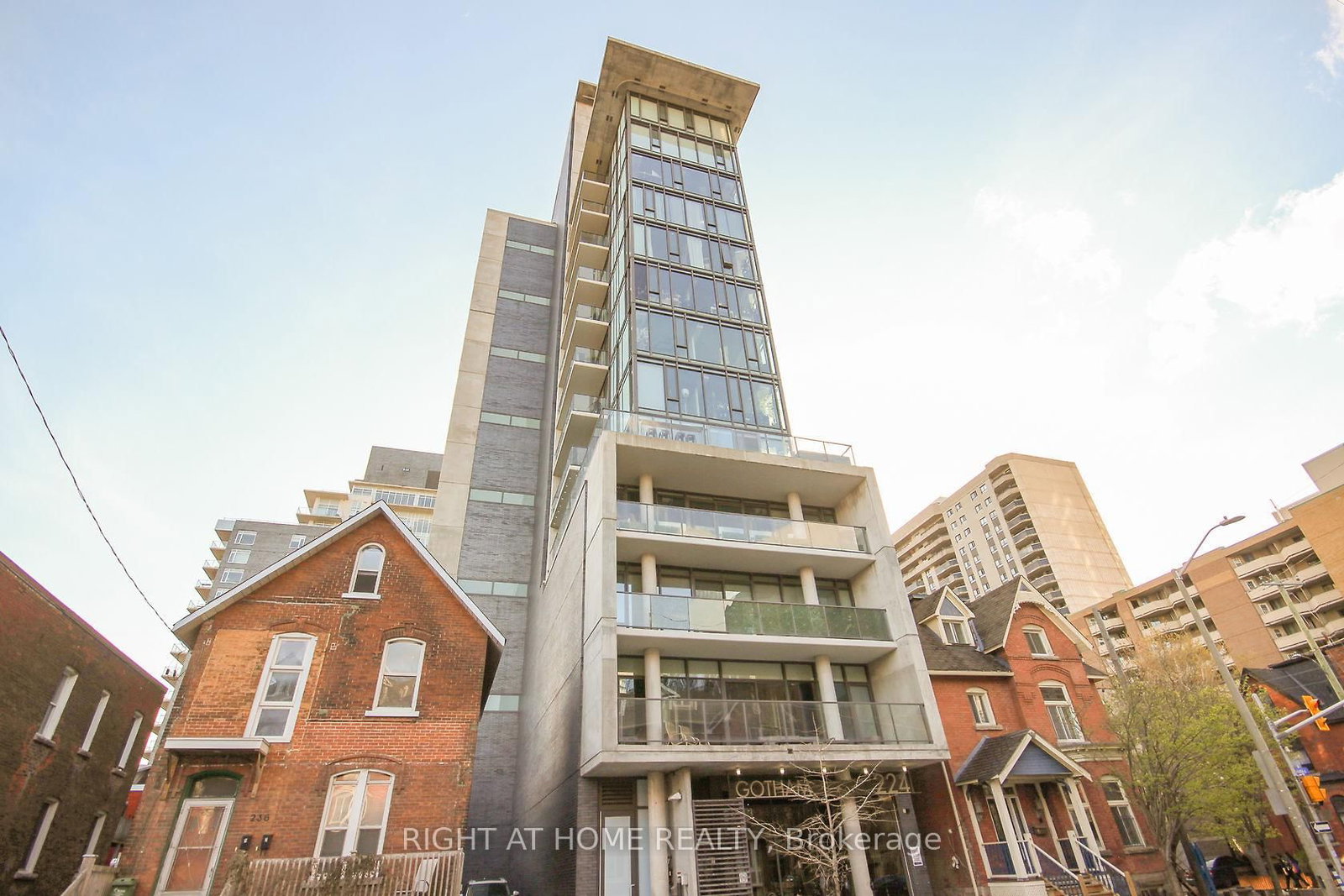 Front view of 1002-224 LYON Street, Ottawa