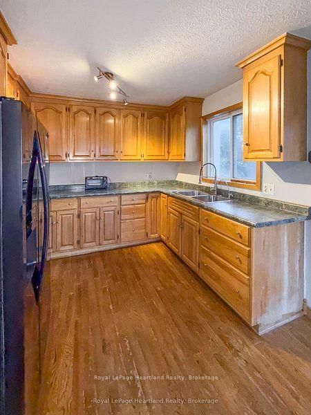 16 Whitechurch Street • Huron-Kinloss, ON photo 5