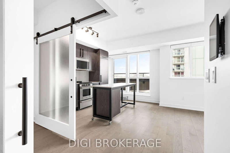 218 - 560 Rideau Street