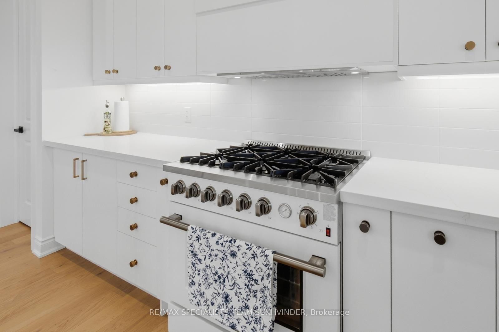 22 Ewing Way • Amaranth, ON photo 12