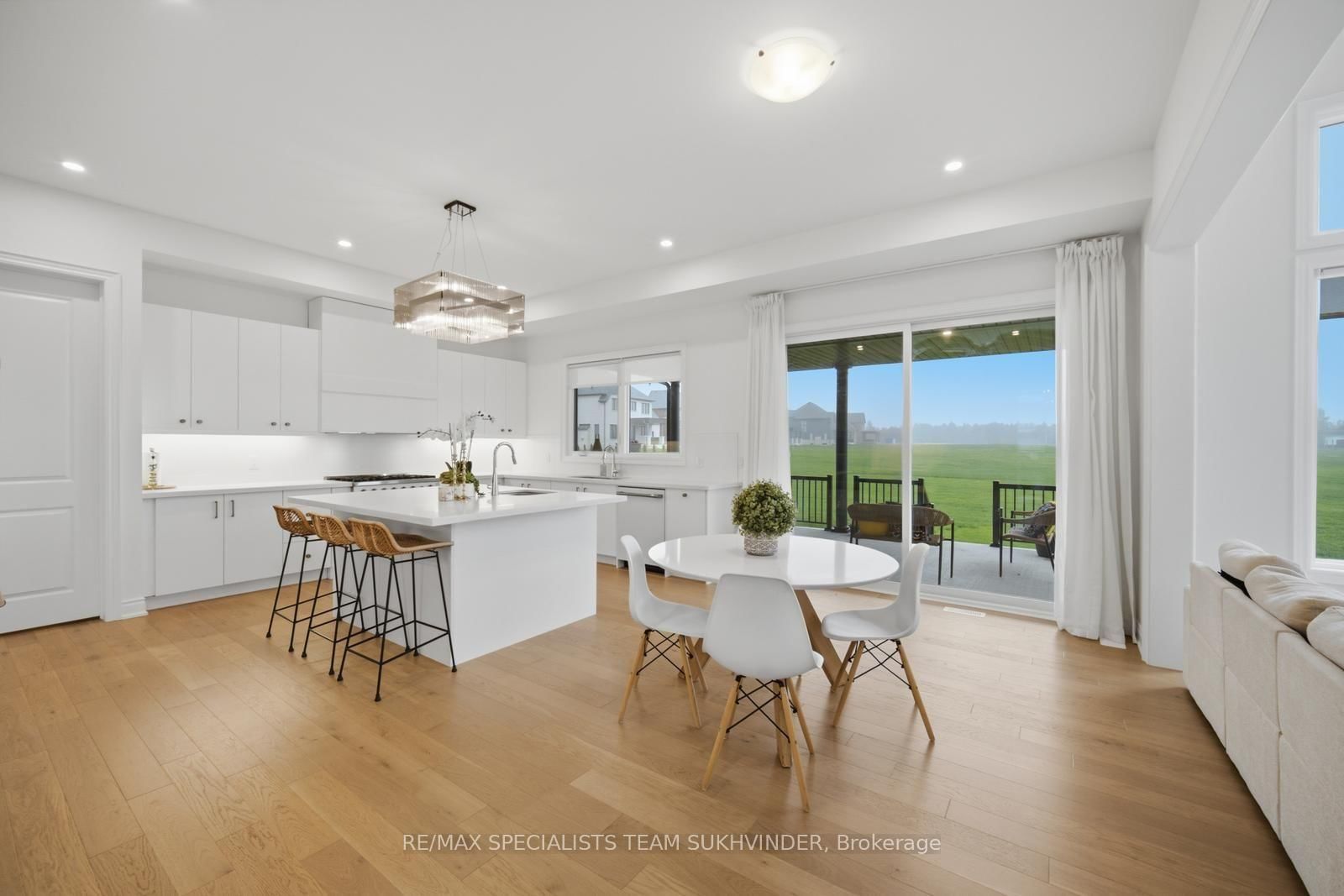 22 Ewing Way • Amaranth, ON photo 9