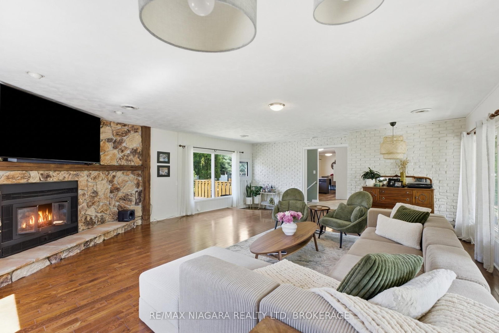 1042 Lakeshore Road W • St. Catharines, ON photo 11