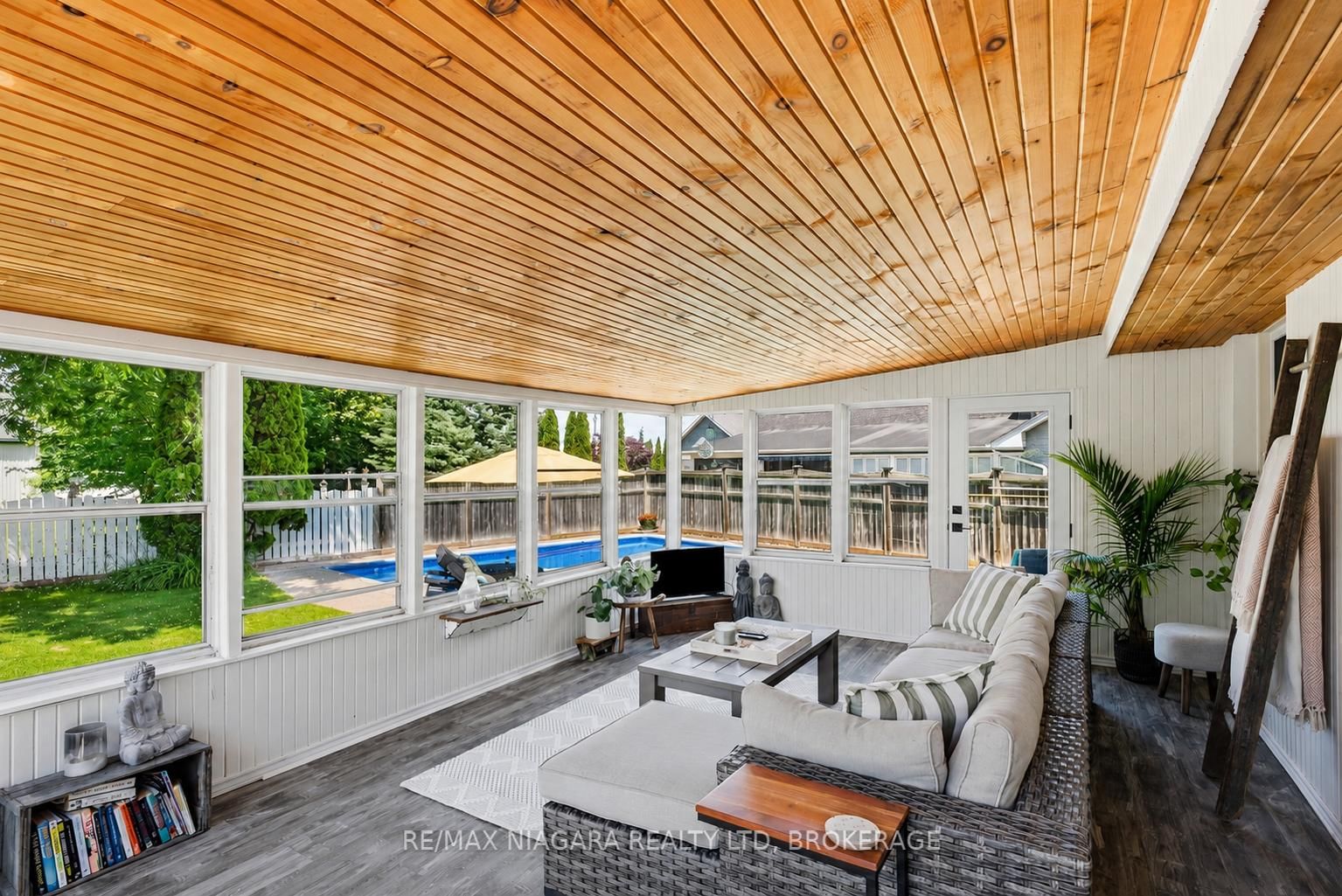 1042 Lakeshore Road W • St. Catharines, ON photo 13