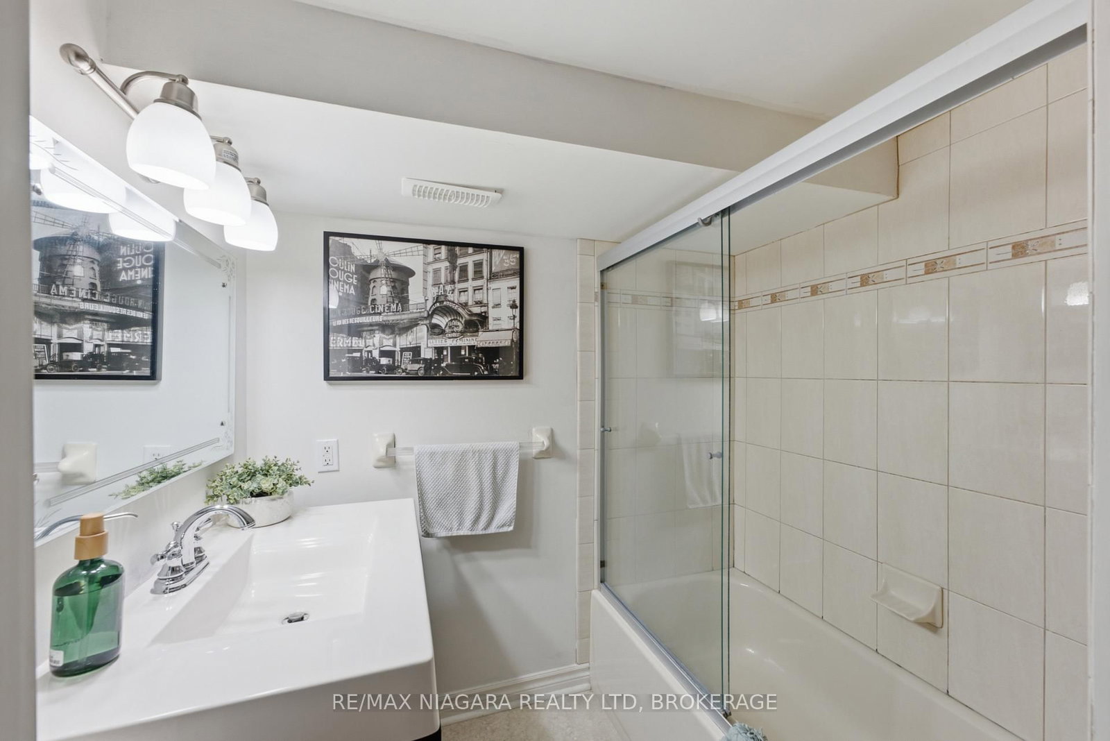 1042 Lakeshore Road W • St. Catharines, ON photo 26