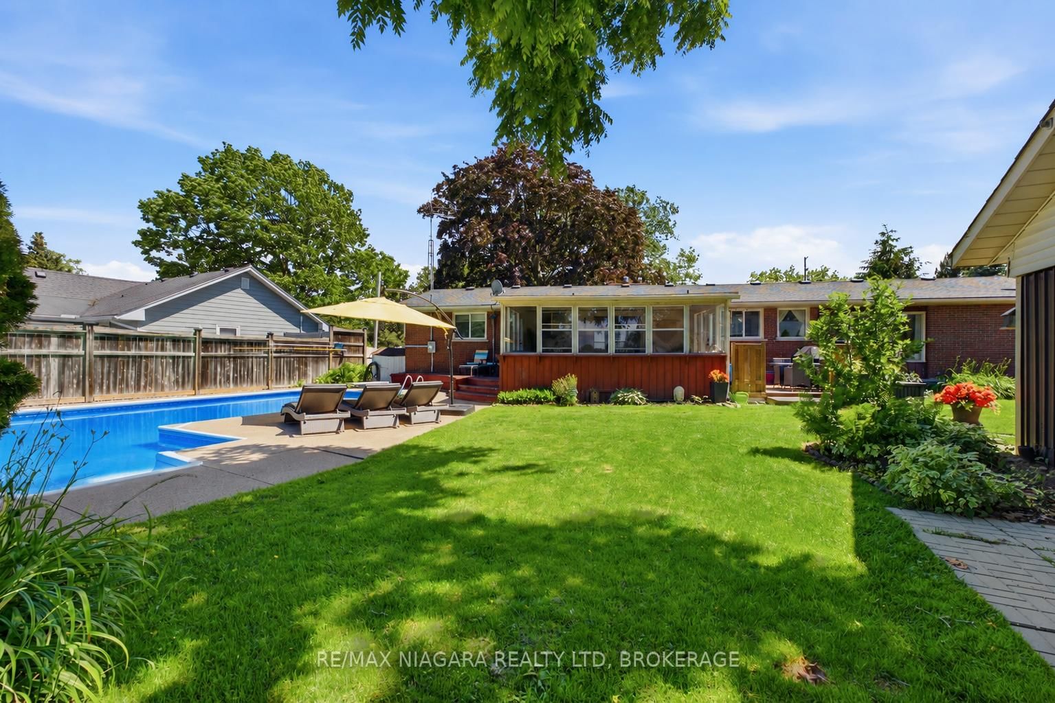 1042 Lakeshore Road W • St. Catharines, ON photo 30
