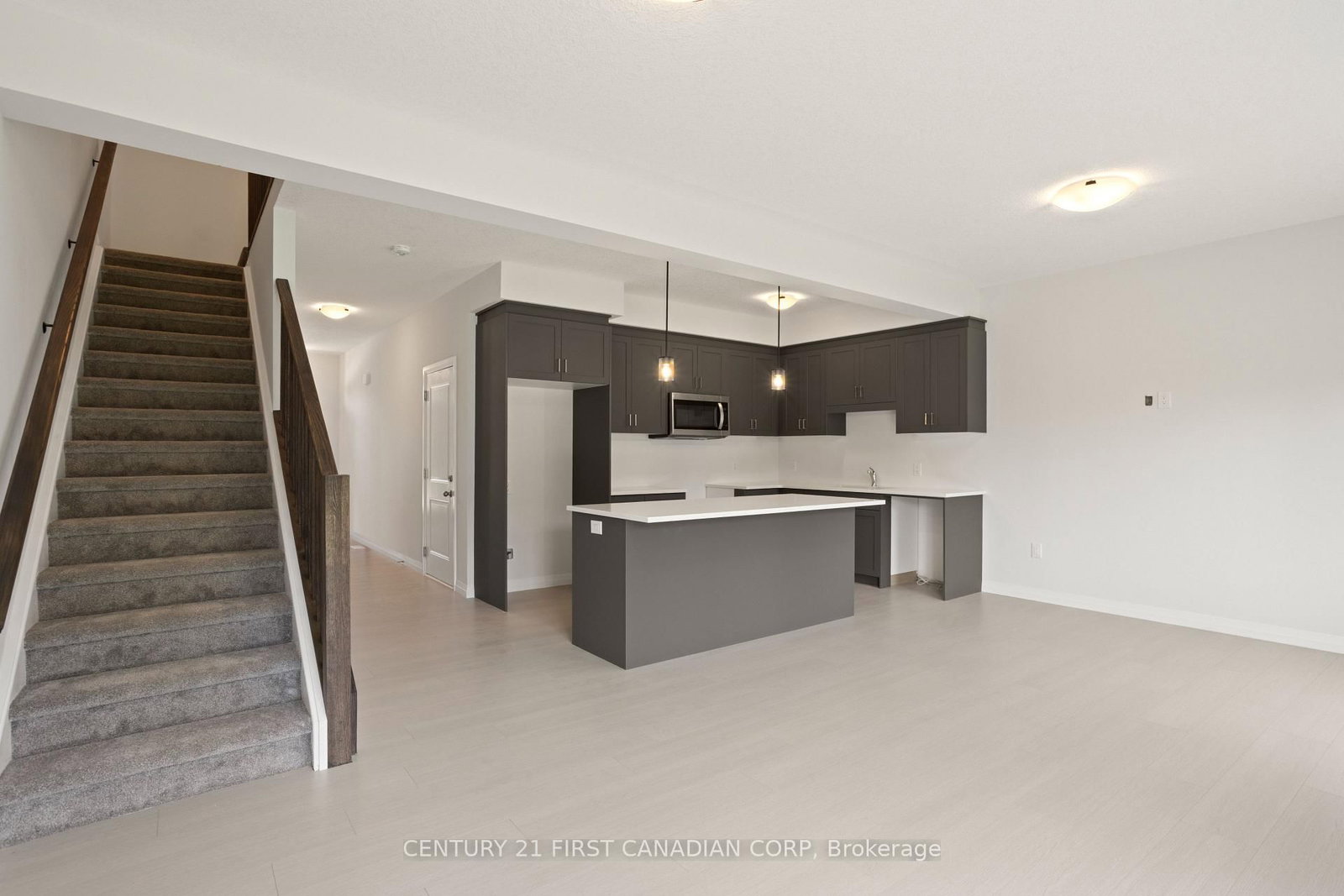 6882 HEATHWOODS Avenue • London South, ON photo 10