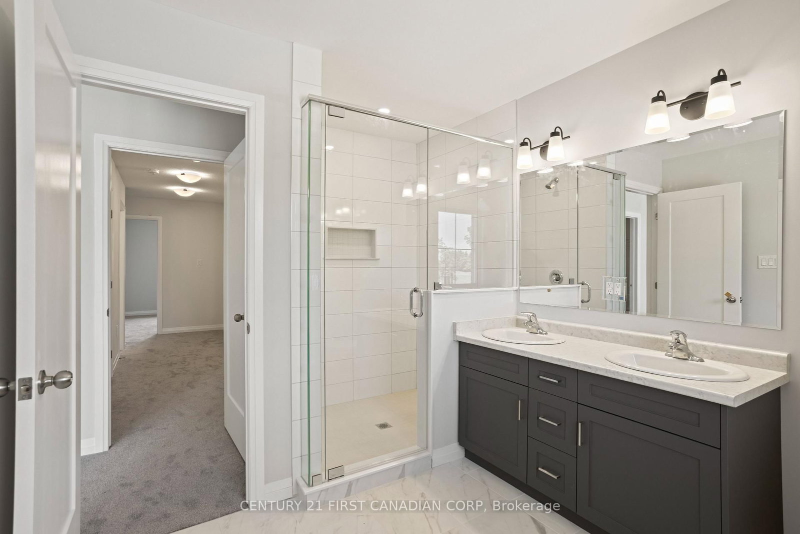 6882 HEATHWOODS Avenue • London South, ON photo 17