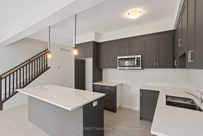6882 HEATHWOODS Avenue • London South, ON photo 8