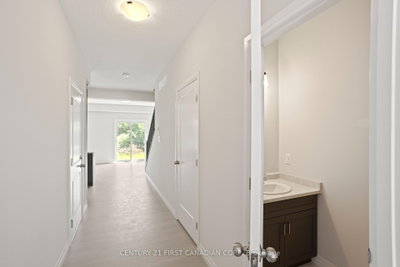 6878 HEATHWOODS Avenue • London South, ON photo 6