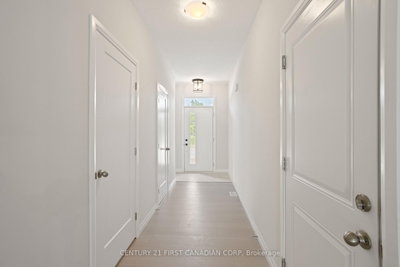 6890 HEATHWOODS Avenue • London South, ON photo 5
