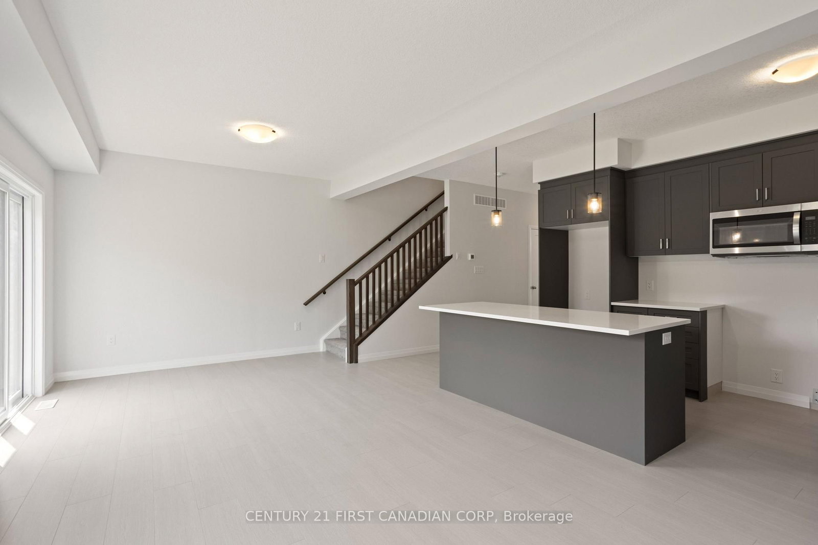 6890 HEATHWOODS Avenue • London South, ON photo 9