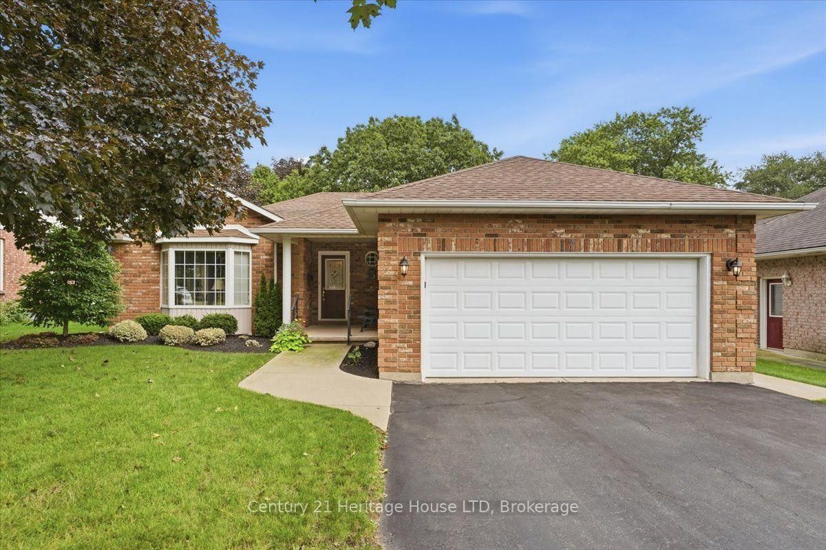 17 Oakridge Boulevard • Pelham, ON photo 1
