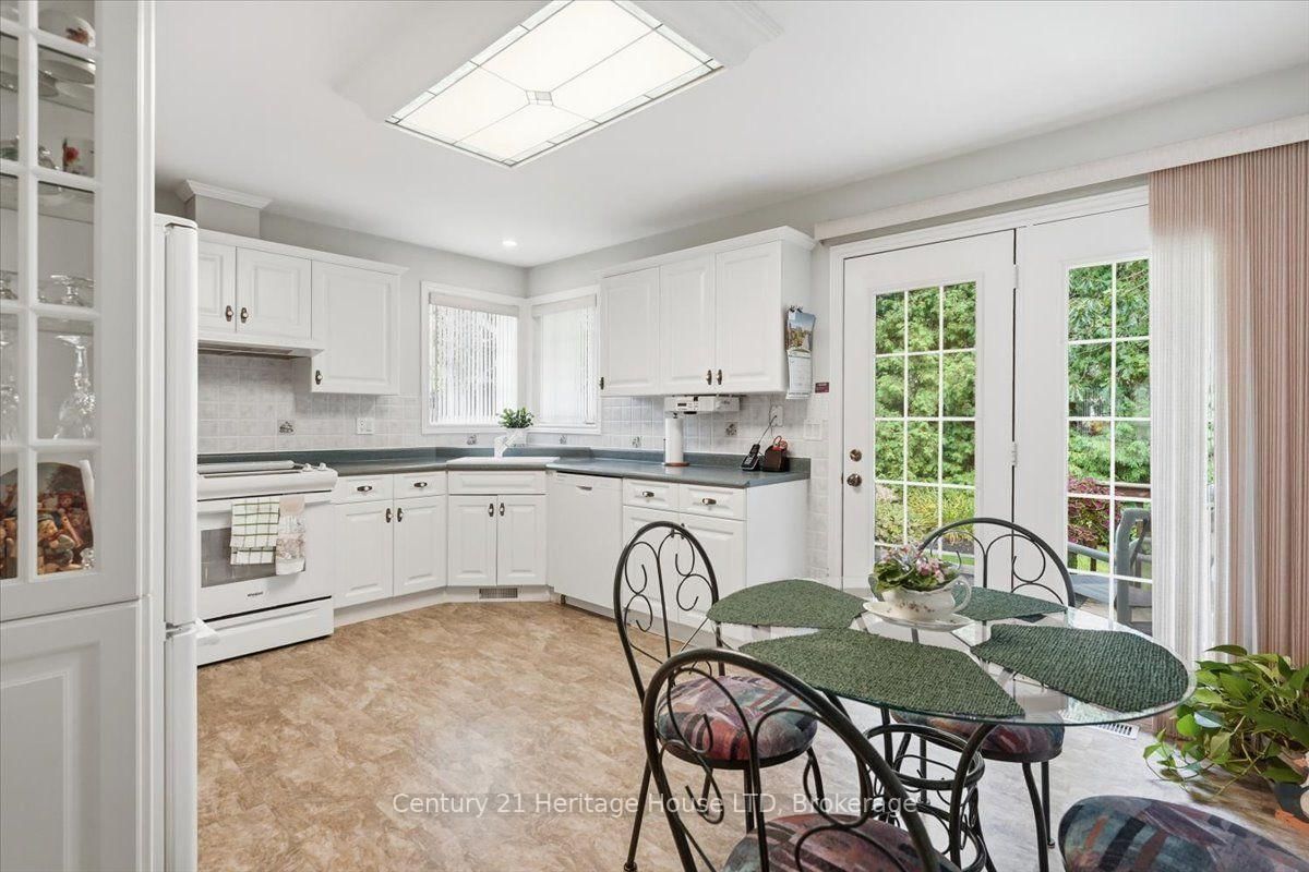17 Oakridge Boulevard • Pelham, ON photo 12
