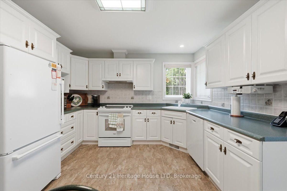 17 Oakridge Boulevard • Pelham, ON photo 13