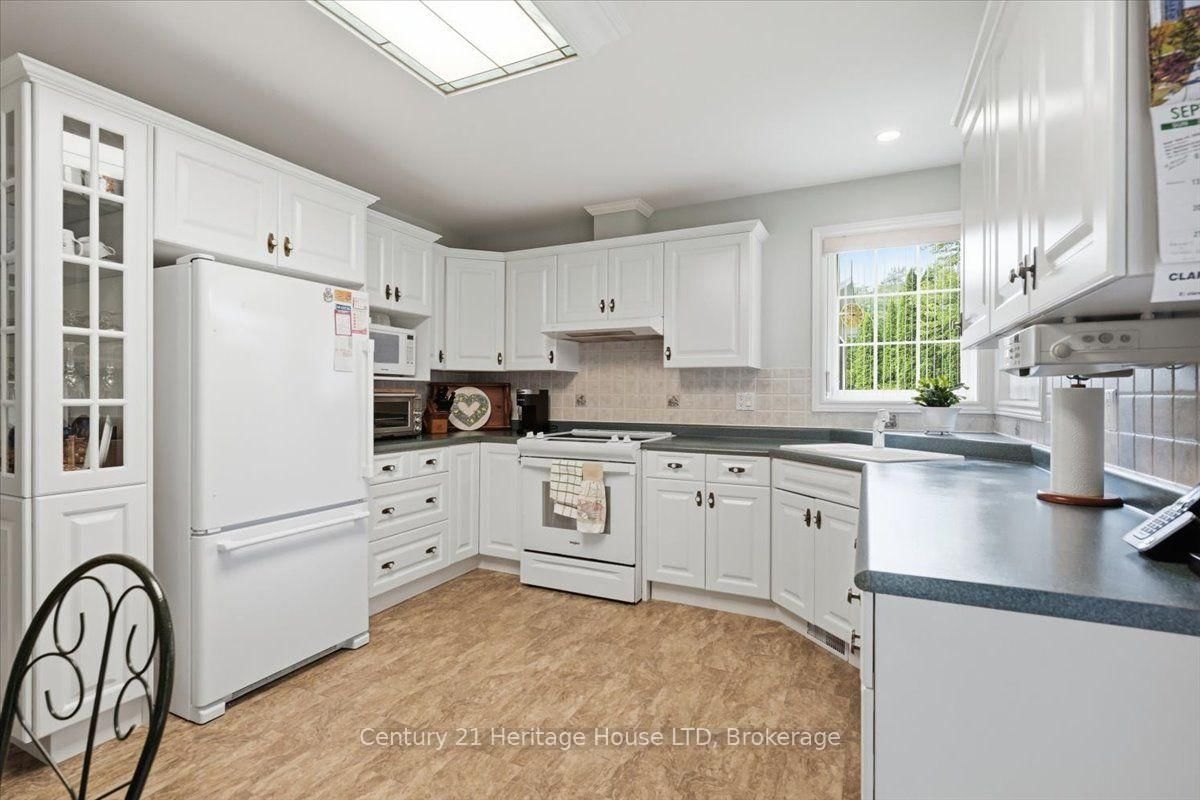 17 Oakridge Boulevard • Pelham, ON photo 14