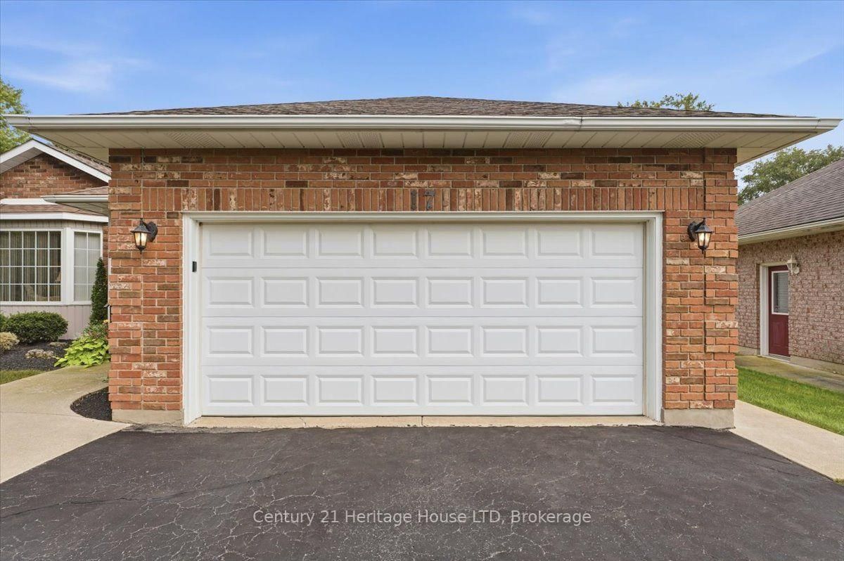 17 Oakridge Boulevard • Pelham, ON photo 4