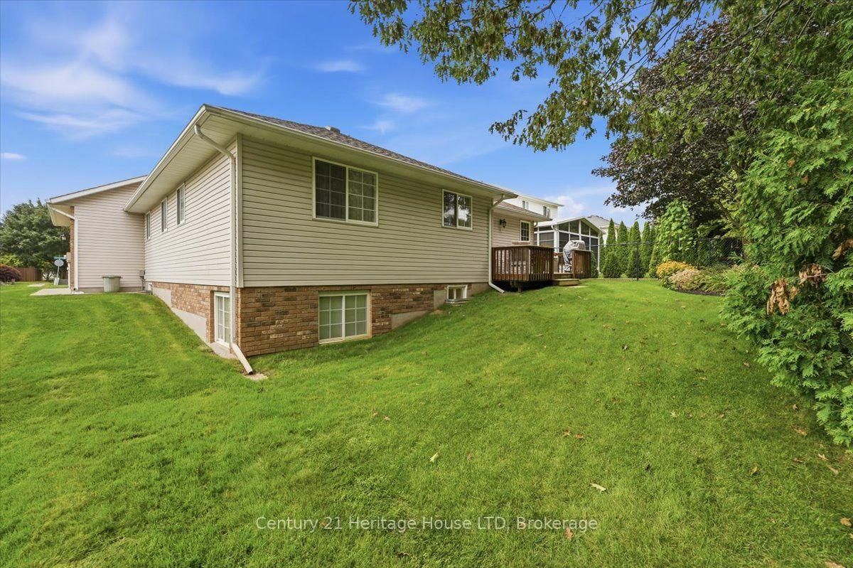 17 Oakridge Boulevard • Pelham, ON photo 43