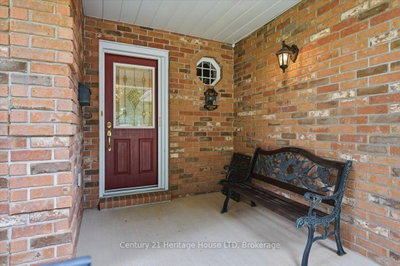 17 Oakridge Boulevard • Pelham, ON photo 5