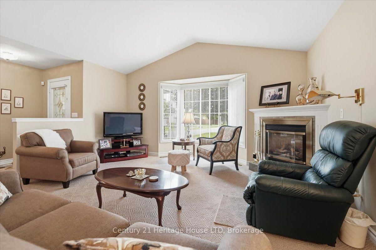 17 Oakridge Boulevard • Pelham, ON photo 8