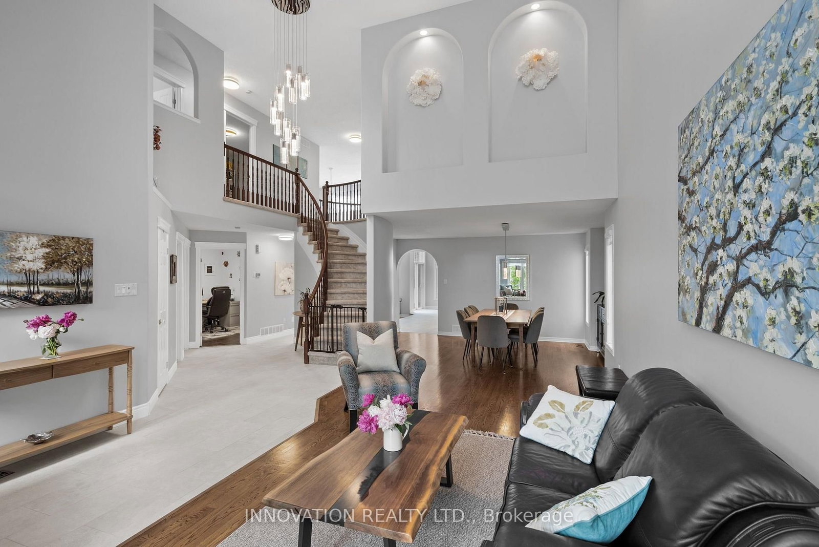 11 Bracewood Way • Ottawa, ON photo 4