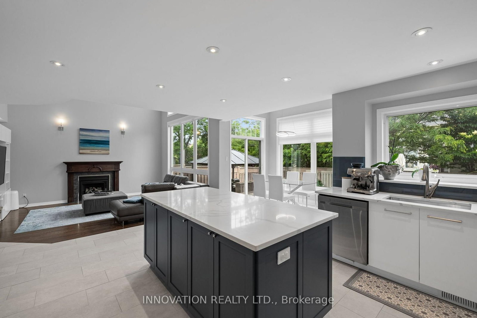 11 Bracewood Way • Ottawa, ON photo 8