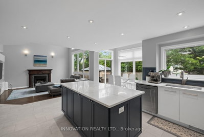 11 Bracewood Way • Ottawa, ON photo 8