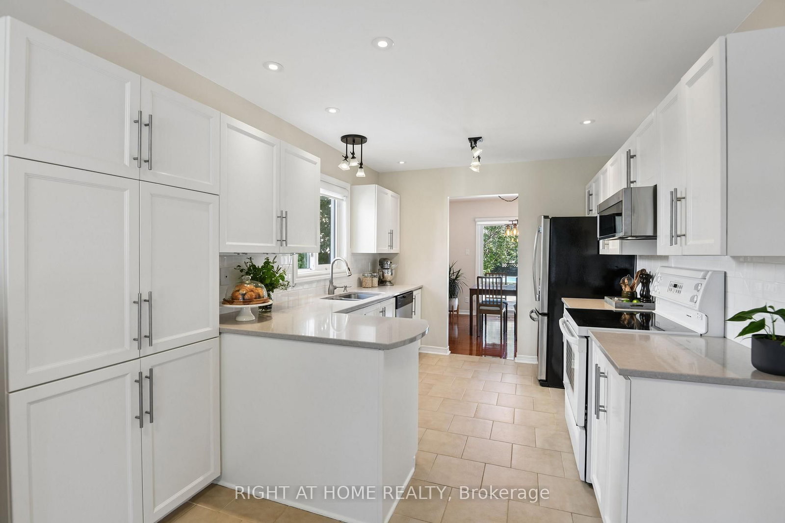 1777 Tache Way • Ottawa, ON photo 11