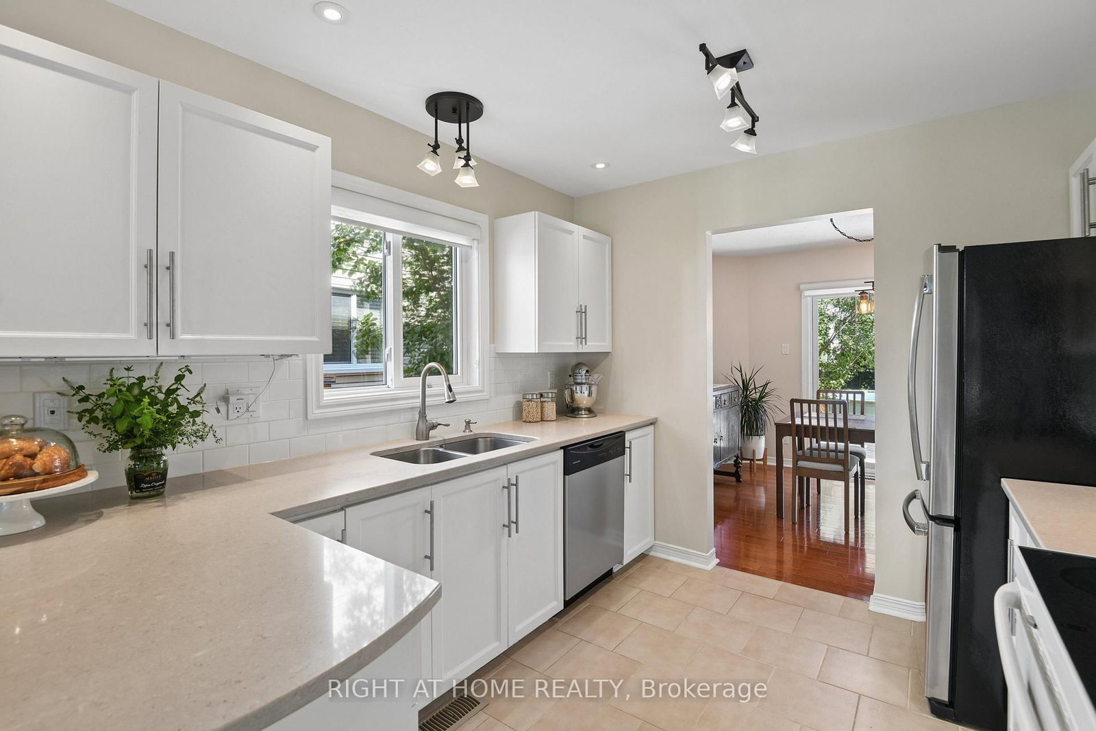 1777 Tache Way • Ottawa, ON photo 12