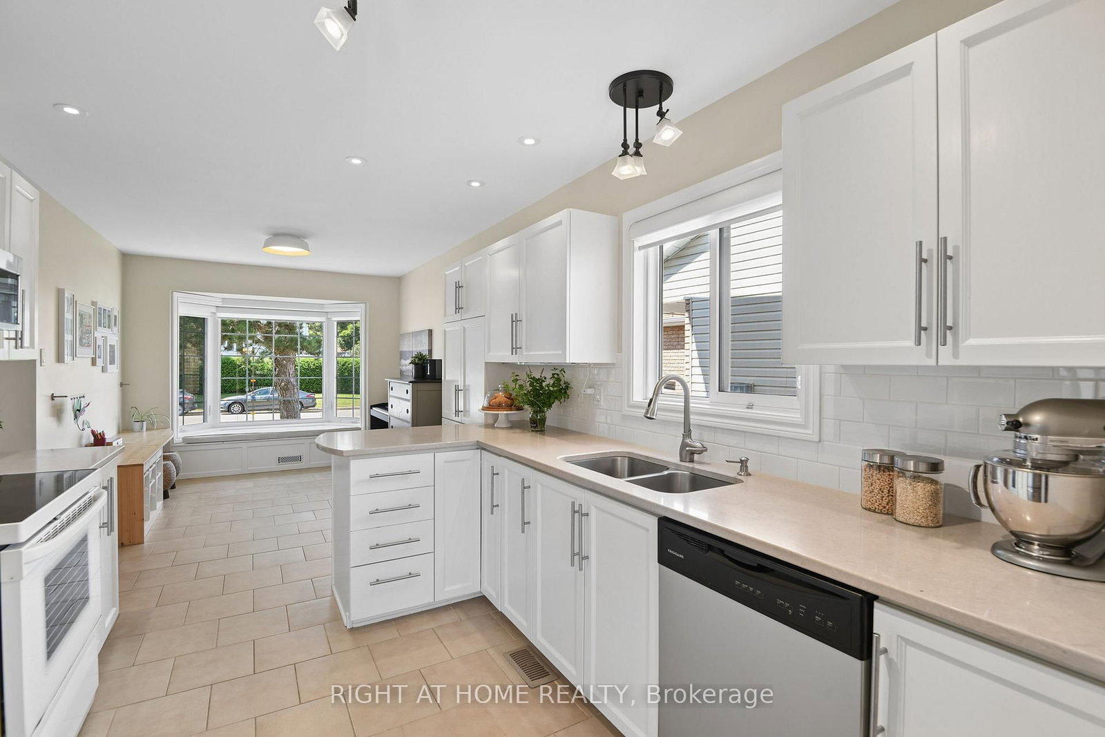 1777 Tache Way • Ottawa, ON photo 14