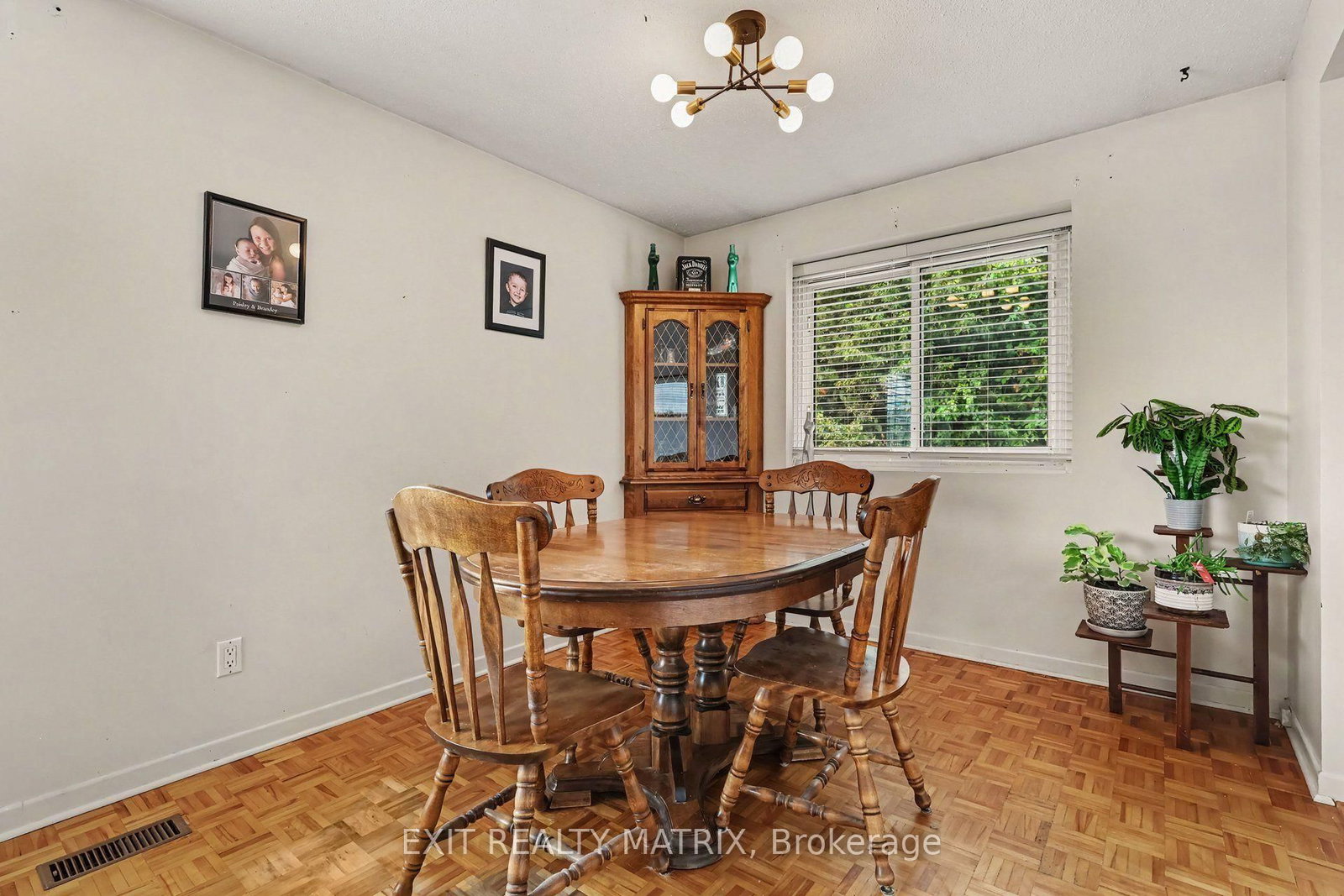 1887 Elmridge Drive • Ottawa, ON photo 11