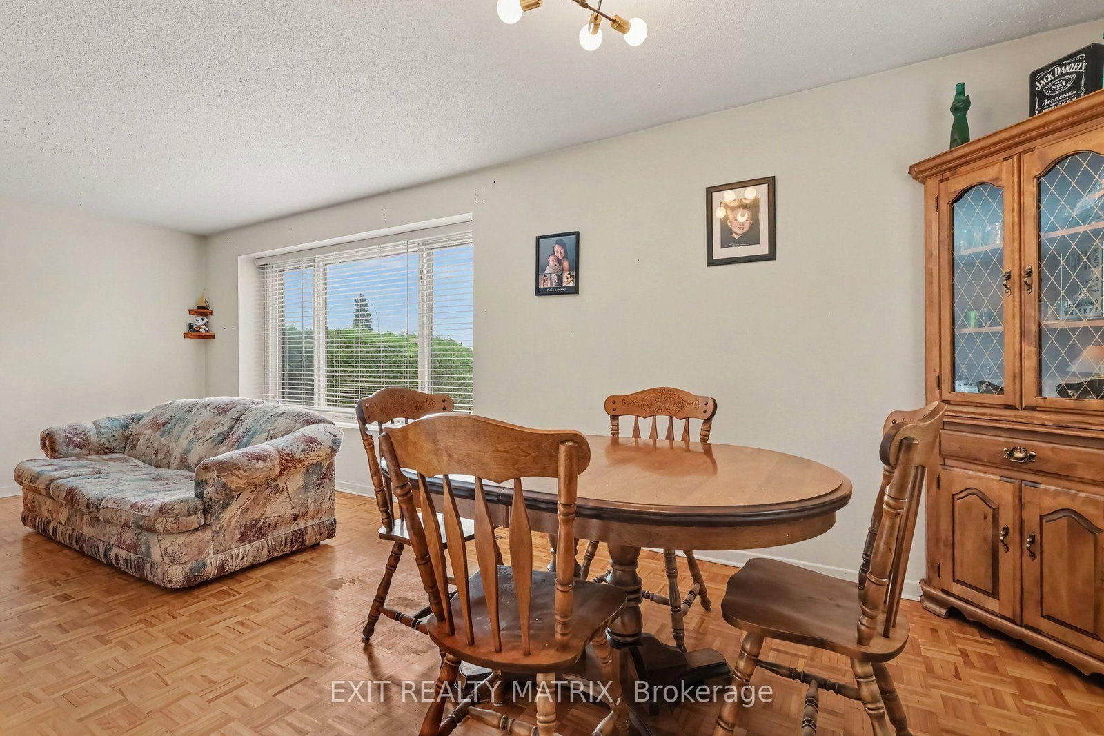 1887 Elmridge Drive • Ottawa, ON photo 8