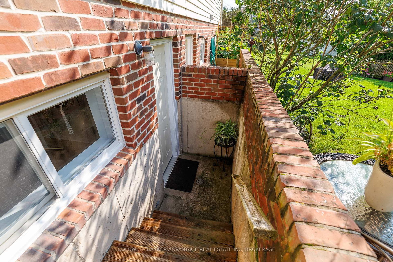11 Woodland Drive • Welland, ON photo 22