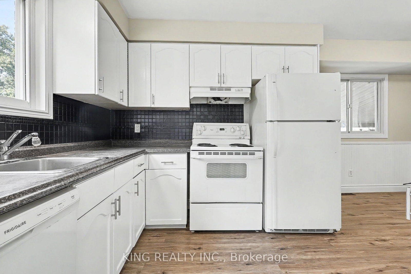 287 PORTSMOUTH Crescent E, London East 5